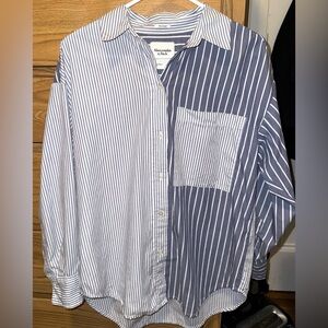 Abercrombie & Fitch Blue and White Striped Women's Button-Down Poplin Shirt